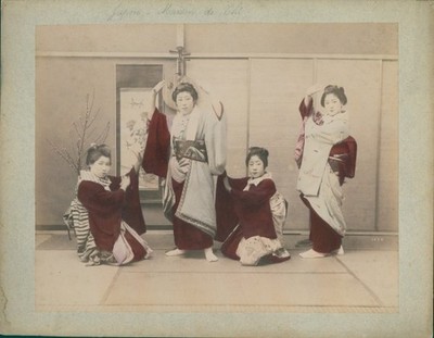 Photo Japanese Women in Kimono Posing in a Tea House, Colored - 10329710