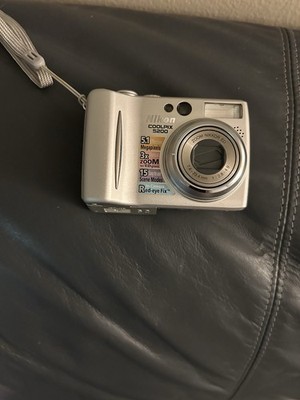 5.1MP Nikon Digital Camera COOLPIX 5200 UNTESTED No Cords Sold As