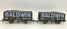 2 x DAPOL B864 ‘BALDWIN’ BRISTOL 9 PLANK WAGONS WITH LOADS BOXED USED