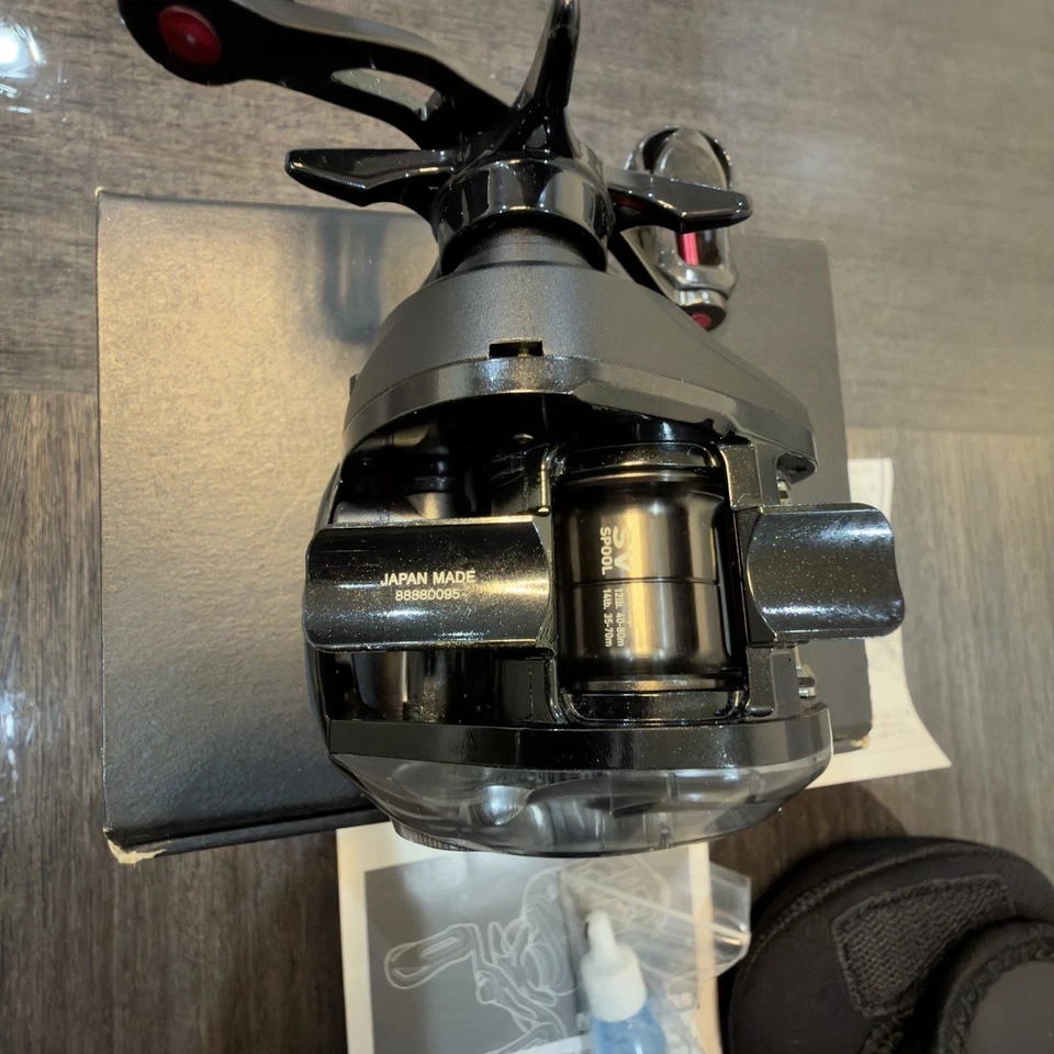 Megabass Brand new limited edition left-handed fishing reel Lauda 72 - Image 4 of 4
