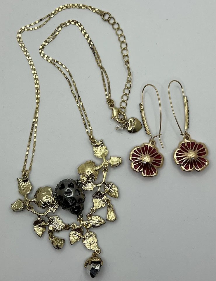 Betsey Johnson “Garden Of Excess” Bib Statement Necklace Skull/Flowers Halloween - Image 4 of 4