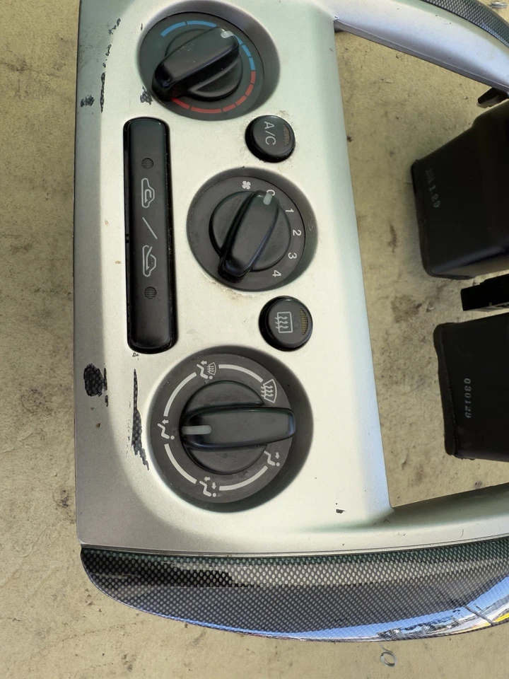 Mazda Protege5 2001-2003 calefacción aire acondicionado panel de control de clima con bisel de ajuste de radio fabricante original Foto 4 de 4