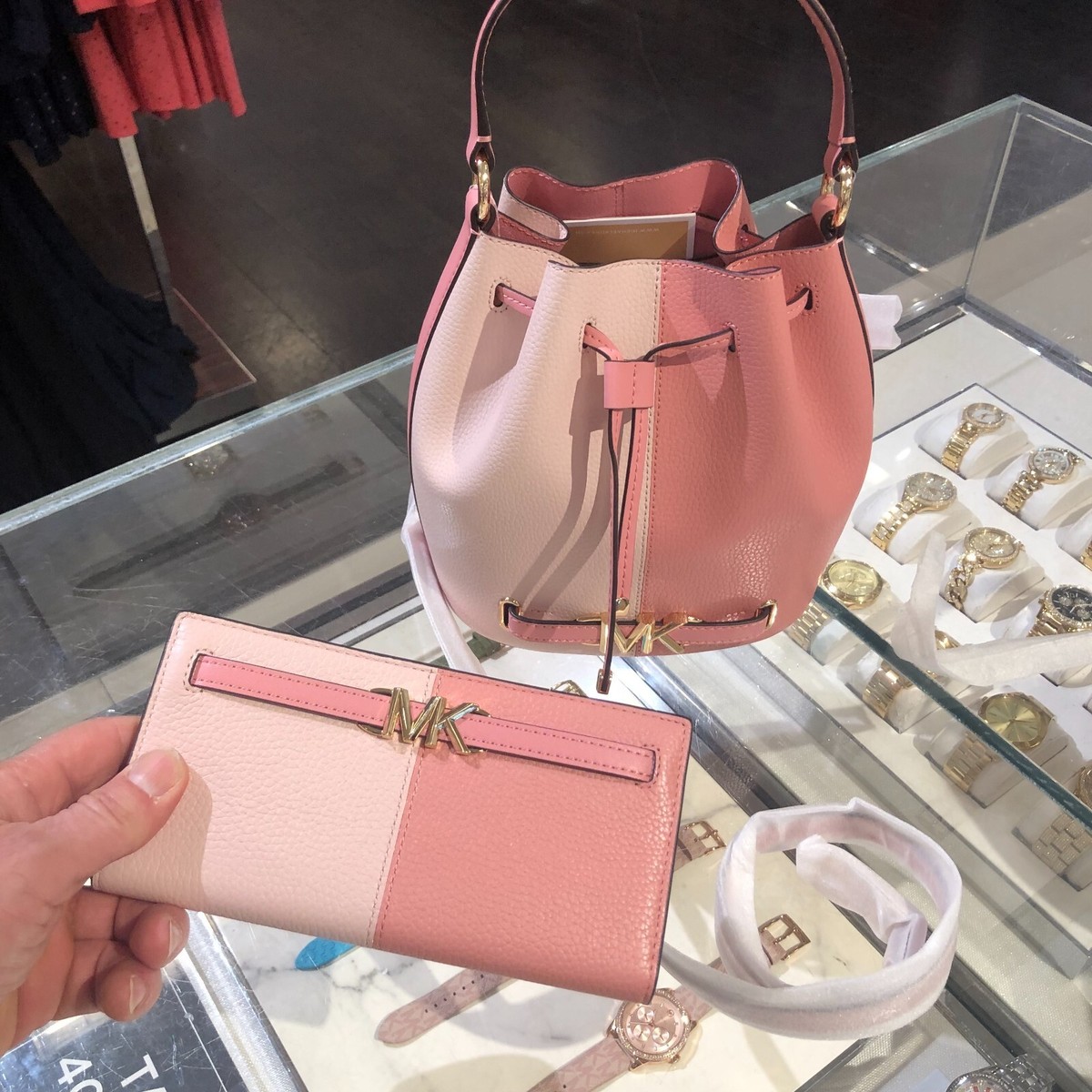 Michael Kors Reed Medium Messenger Bucket Bag +Flat Wallet Set in 
