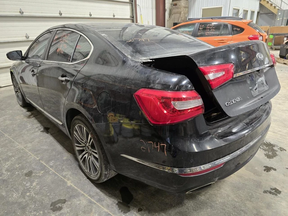 Cilindro de freno maestro 14-16 KIA CADENZA E835522 Foto 3 de 4