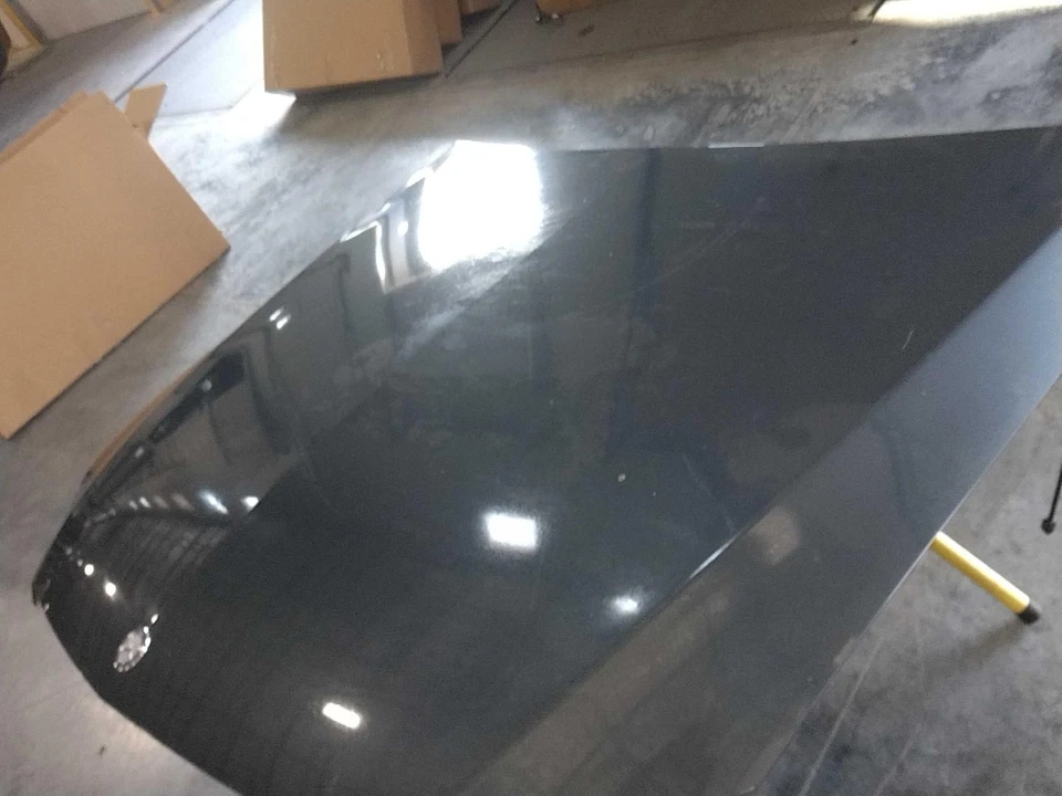 2015 Mercedes-Benz C-Class OEM Grey Hood Panel - Scratches & Dent, Used - Imagem 2 de 4