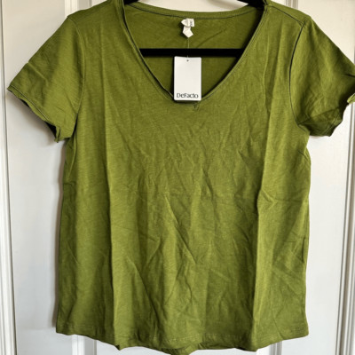 NWT DeFacto Women s Classic Green V Neck Short Sleeve Tee Shirt Top - Size SM
