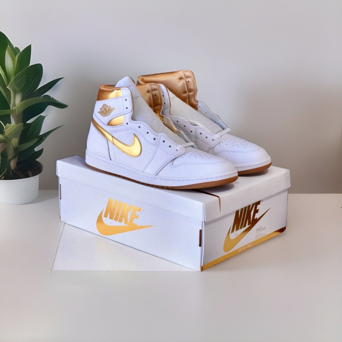 【Nike】Jordan 1 Retro High OG llic Gold Nike Air Jordan 1 Retro OG High Metallic Gold WMN Size 12.5
