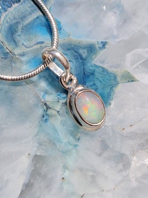 Geschenkset: Welo Opal Anhänger plus Silberkette   (G34)
