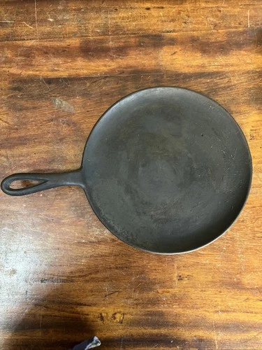 VTG Cast Iron Flat Griddle Skillet 9 5/8” Marked D -BSR? -Raised Handle & Bottom