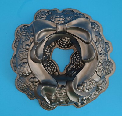 Bundt Nordic Ware Williams-Sonoma Wreath 12'' Cake Pan Christmas Ribbons