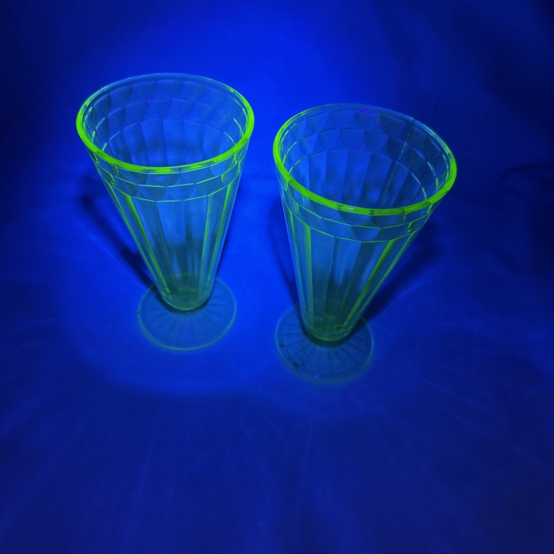 Vintage Pair Of Green Uranium Glass Soda Fountain Parfait Dessert Glasses