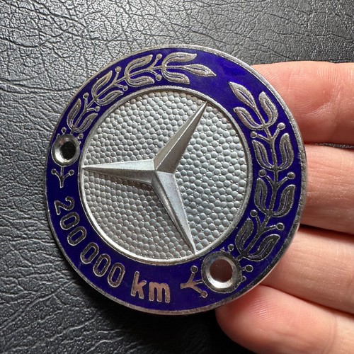 VINTAGE MERCEDES-BENZ 200,000 ENAMEL CAR CLUB GRILLE BADGE MADE IN W. GERMANY - Picture 2 of 9