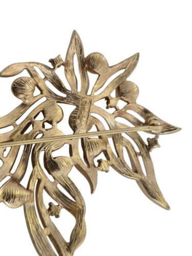 Crown Trifari Vintage Gold Tone Openwork Brooch w/ Pearl & Rhinestones - Picture 2 of 6