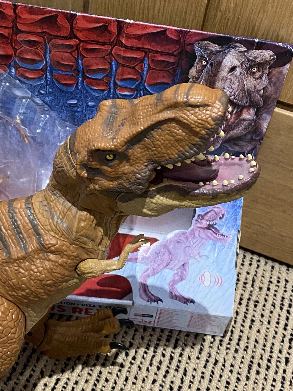 Comprar Jurassic World T Rex pisa e ataca de Mattel