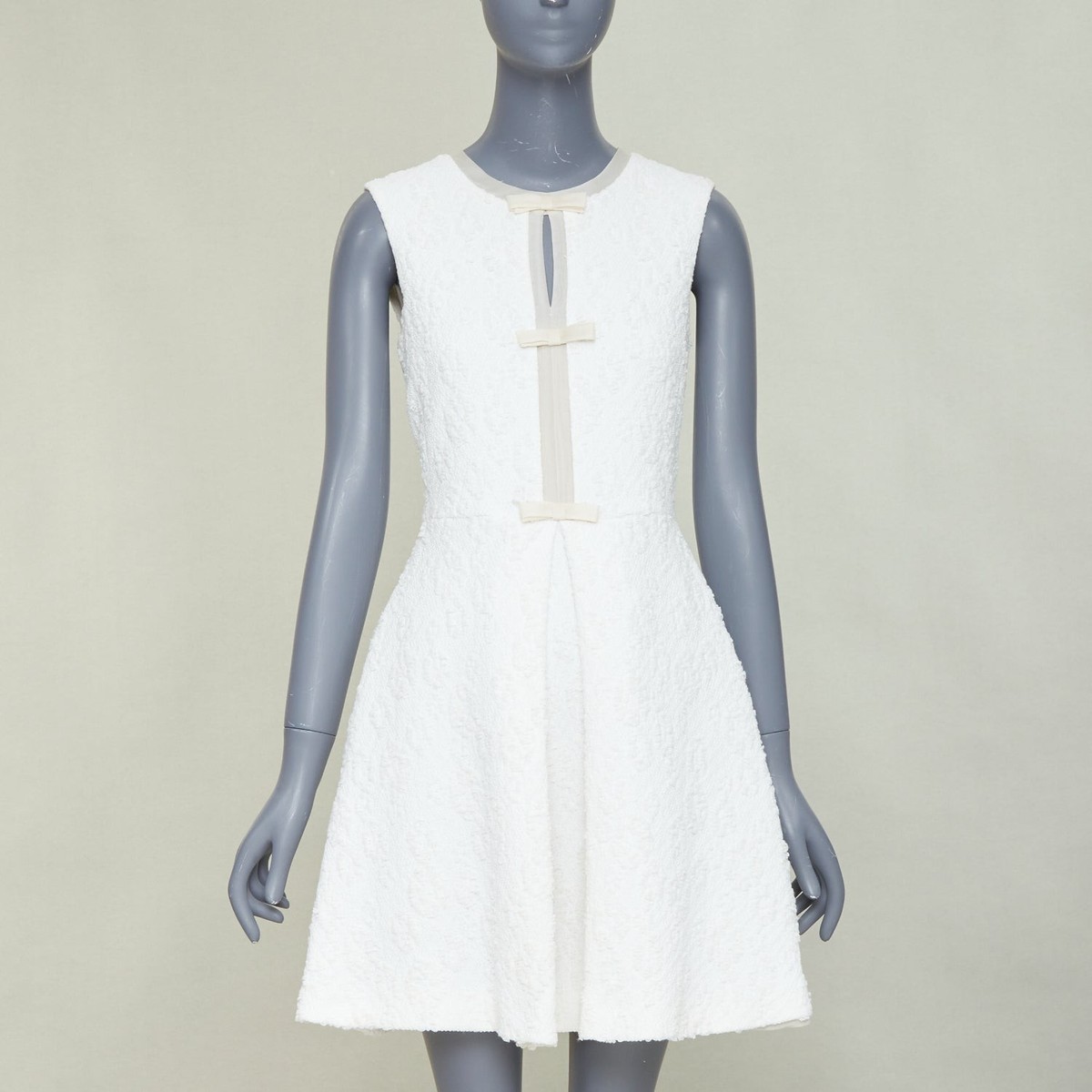 designer white mini dress Island - US 6 hugging satin dress features a foldover strapless bodice and an elegant mini silhouette. Vestido Mini Definitely Darling -