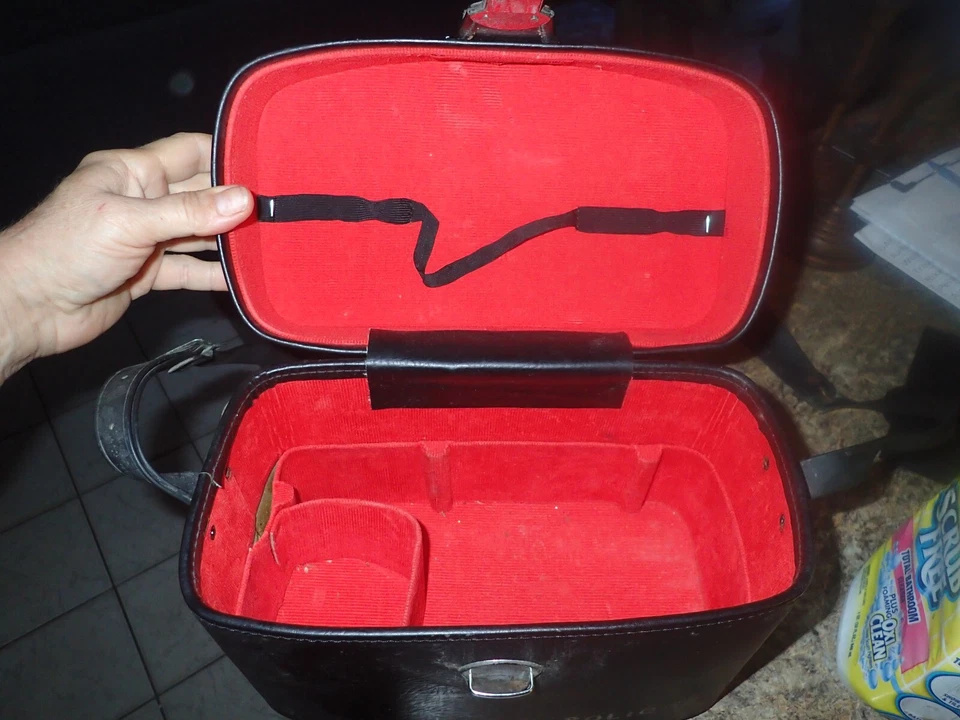 Vintage Black Hard Leather Camera Case Soligor - red interior 11" x 6" x 8" - Image 4 of 4