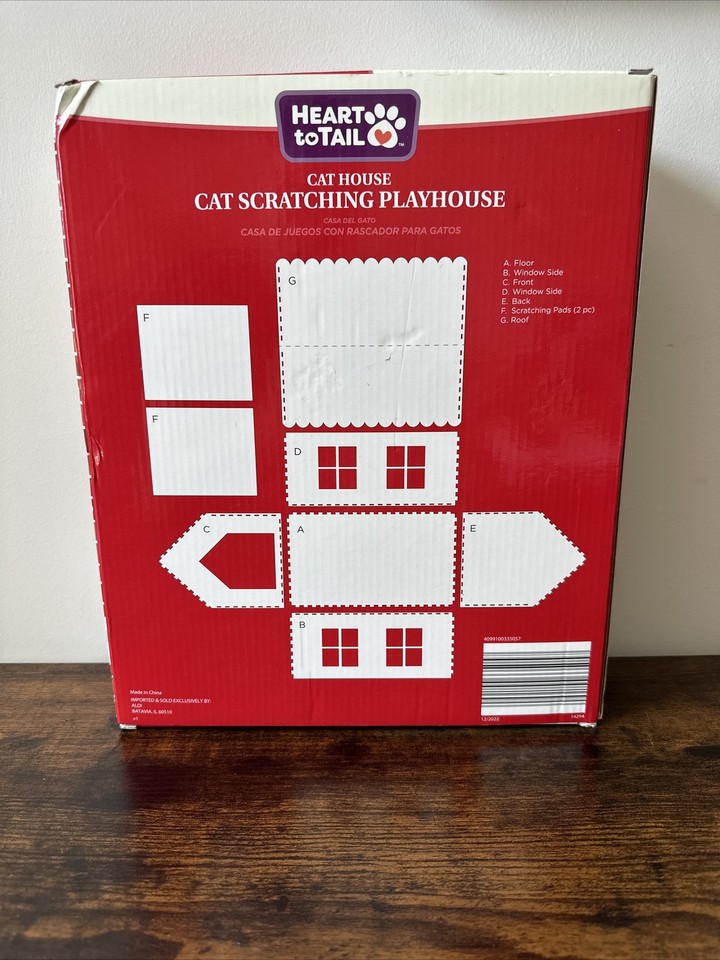 New in Box Heart To Tail Cat Scratching Play House With Catnip Winter