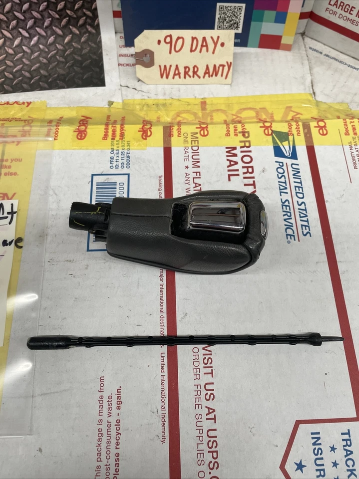 MANGO DE PALANCA DE CAMBIOS LINCOLN MKT 2010-2012 con tornillos y varilla de plástico Foto 2 de 4