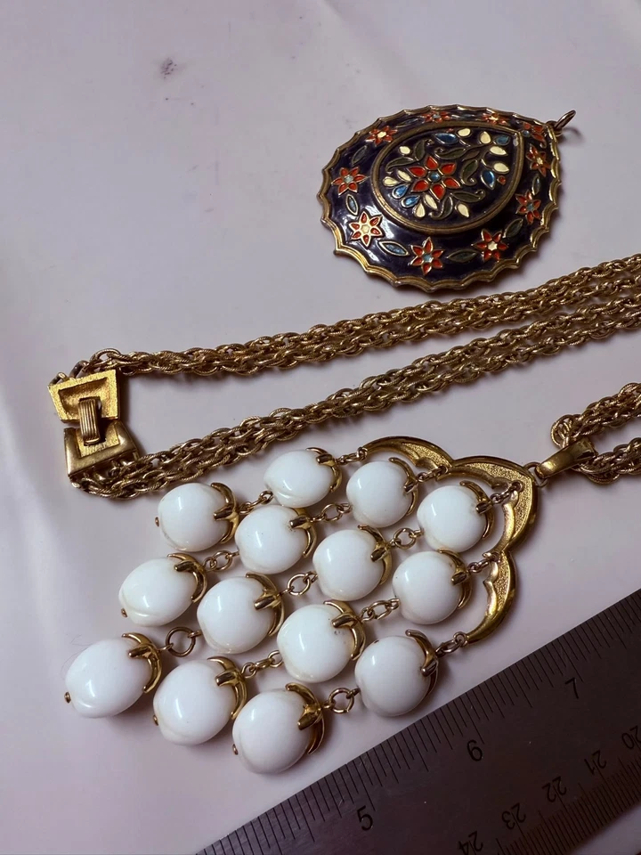 Collection Lot Amazing Variety Vintage JOMAZ CROWN TRIFARI Jewelry - W8 - Image 2 of 4