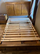 Broyhill Attic Heirlooms Rustic Oak Bed - Queen Size