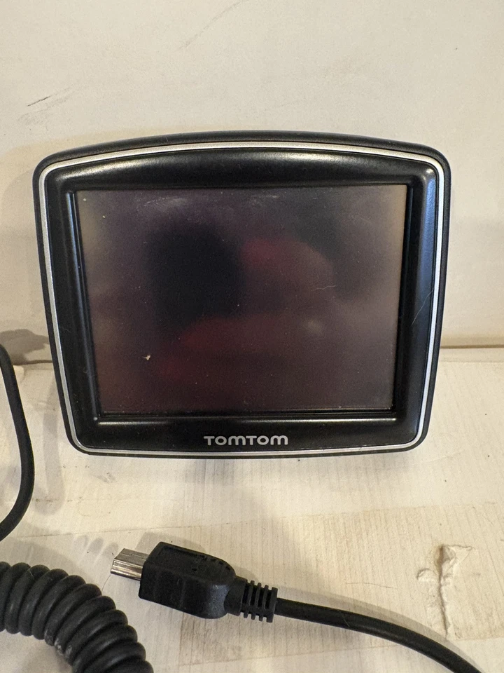 TomTom One GPS (N14644) 3.5" Navigation Unit Bundle With Leather Case & Charger - Image 2 of 4