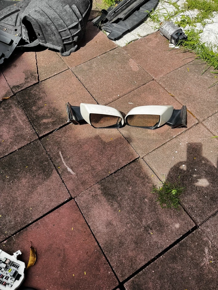 2013 - 2016 Cadillac ATS Right Passenger & Left Diver Side View Door Mirror OEM - Image 4 of 4