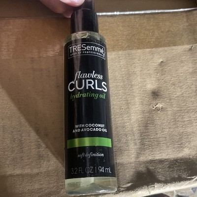 TRESemme Flawless Curls Hydrating Oil Coconut & Avocado Soft Definition 3.2 oz