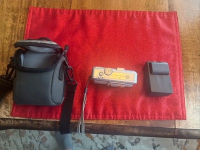 Cannon Power Shot S30 Camera with Wrist Strap and AC Charger and Carrying Bag