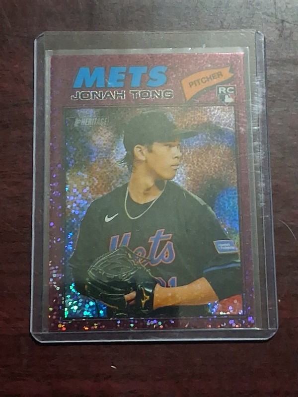 2026 Topps Heritage - Jonah Tong #137 Chrome Burgundy Sparkle Refractor (RC)