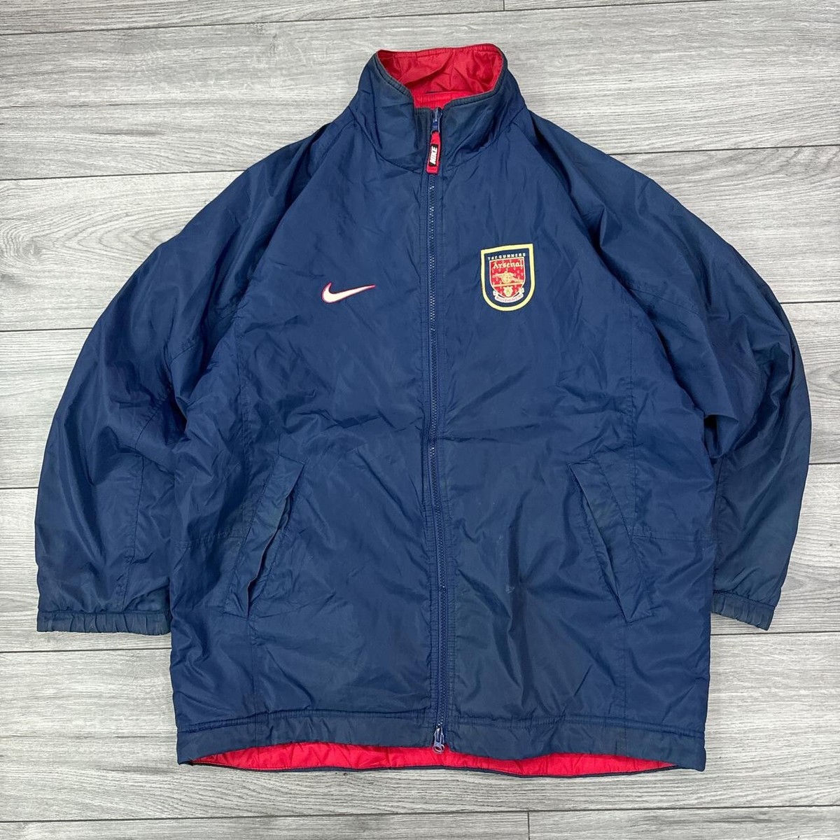 RARE 1990S NIKE ARSENAL PUFFER JACKET WITH EMBROIDERED CLUB RARE 1990S NIKE ARSENAL PUFFER JACKET WITH EMBROIDERED CLUB