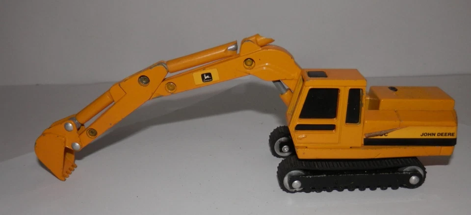 Excavadora John Deere 690C Ertl 1:64 de colección (pluma rota) Foto 2 de 4