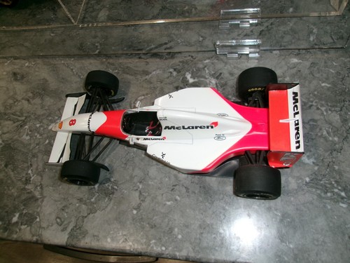 MCLAREN F1 RACE CAR UT MODELS 1.18 SCALE DIECAST - Picture 2 of 5