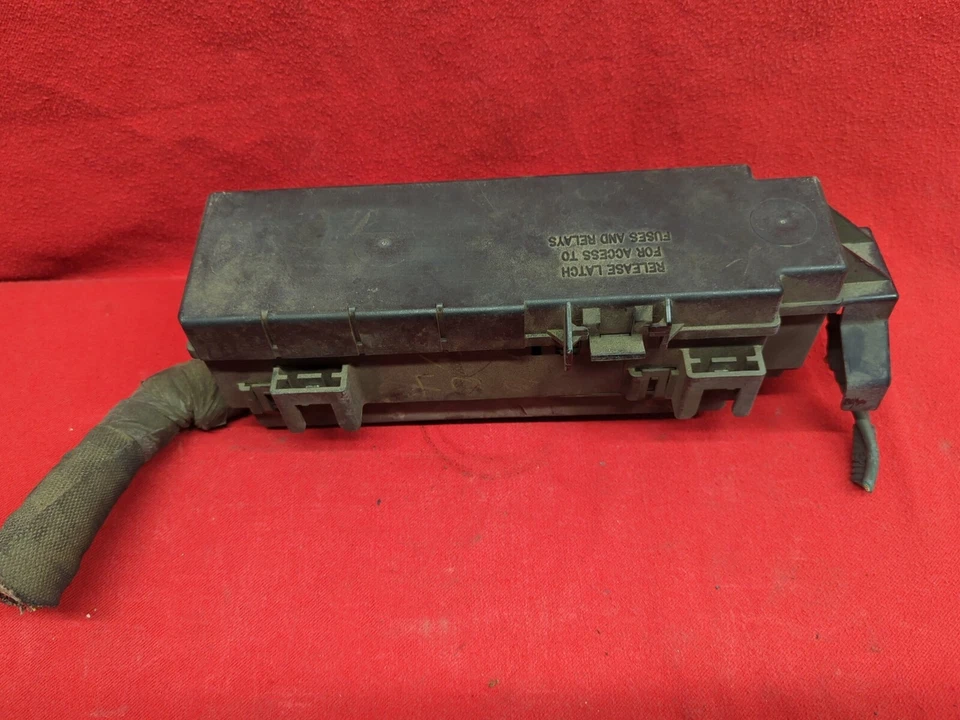 2004 Jeep Liberty Headlamp to Dash Wiring Fuse Box Relay Junction Block  - Image 4 of 4