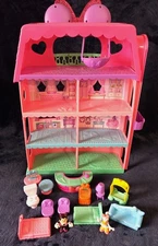 Disney Minnie Mouse Bow-Tel Hotel 2-Sided Playset 18 Pieces