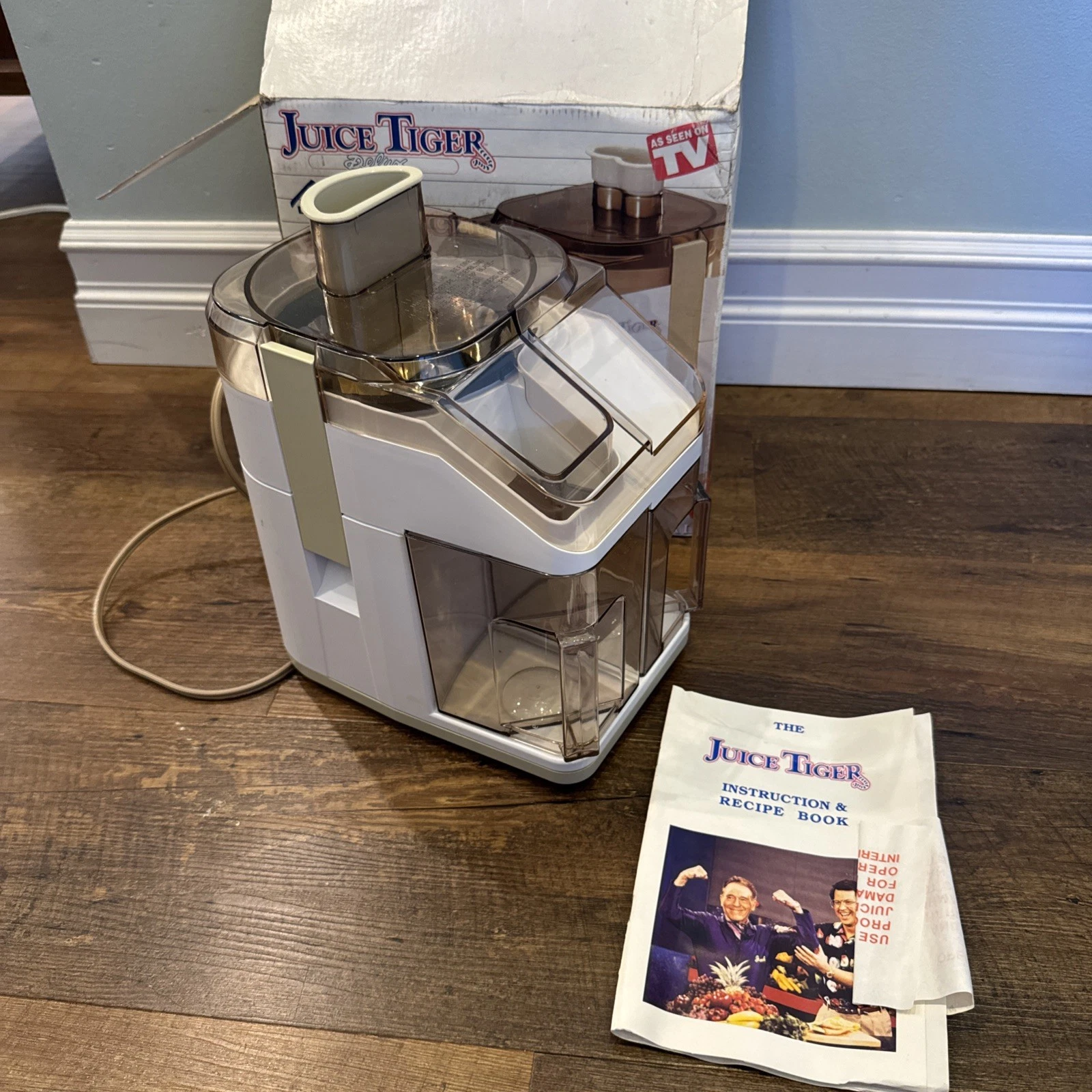 Vintage Juice Tiger Deluxe Jack LaLenne Power Juicer Model JTD-1001