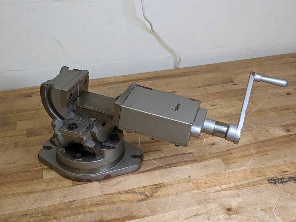 Tornillo de máquina Gibraltar de ángulo inclinable de 3 ejes con base giratoria 110052 dañado Foto 3 de 4