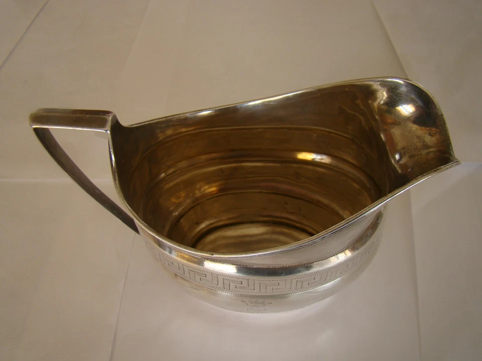 En argent Massif, pot à lait ou à crême, poinçon au Léopard anglais #1101# - Photo 3/4