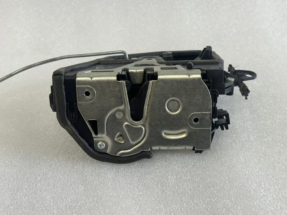 BMW 335i 328i E90 2007 2008 2009 2010 2011 sedán actuador de cerradura de puerta delantera derecha Foto 3 de 4