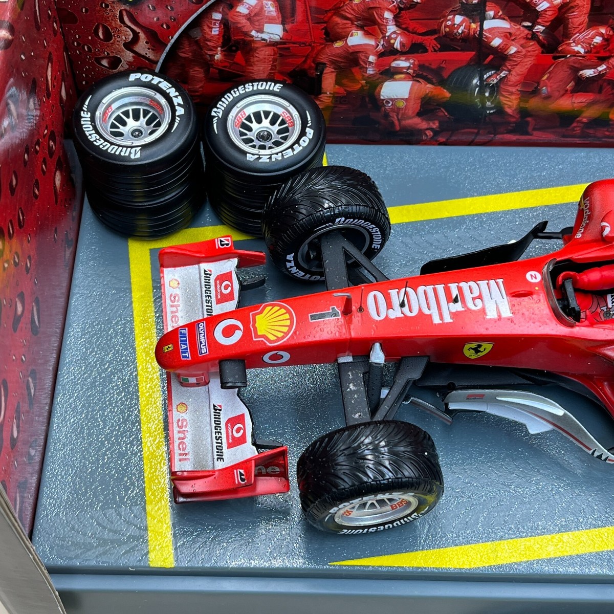 Hot Wheels 1/18 Ferrari F2003 Michael Schumacher #1 Champion Hot Wheels 1/18 Ferrari F2003 Michael Schumacher #1 Champion