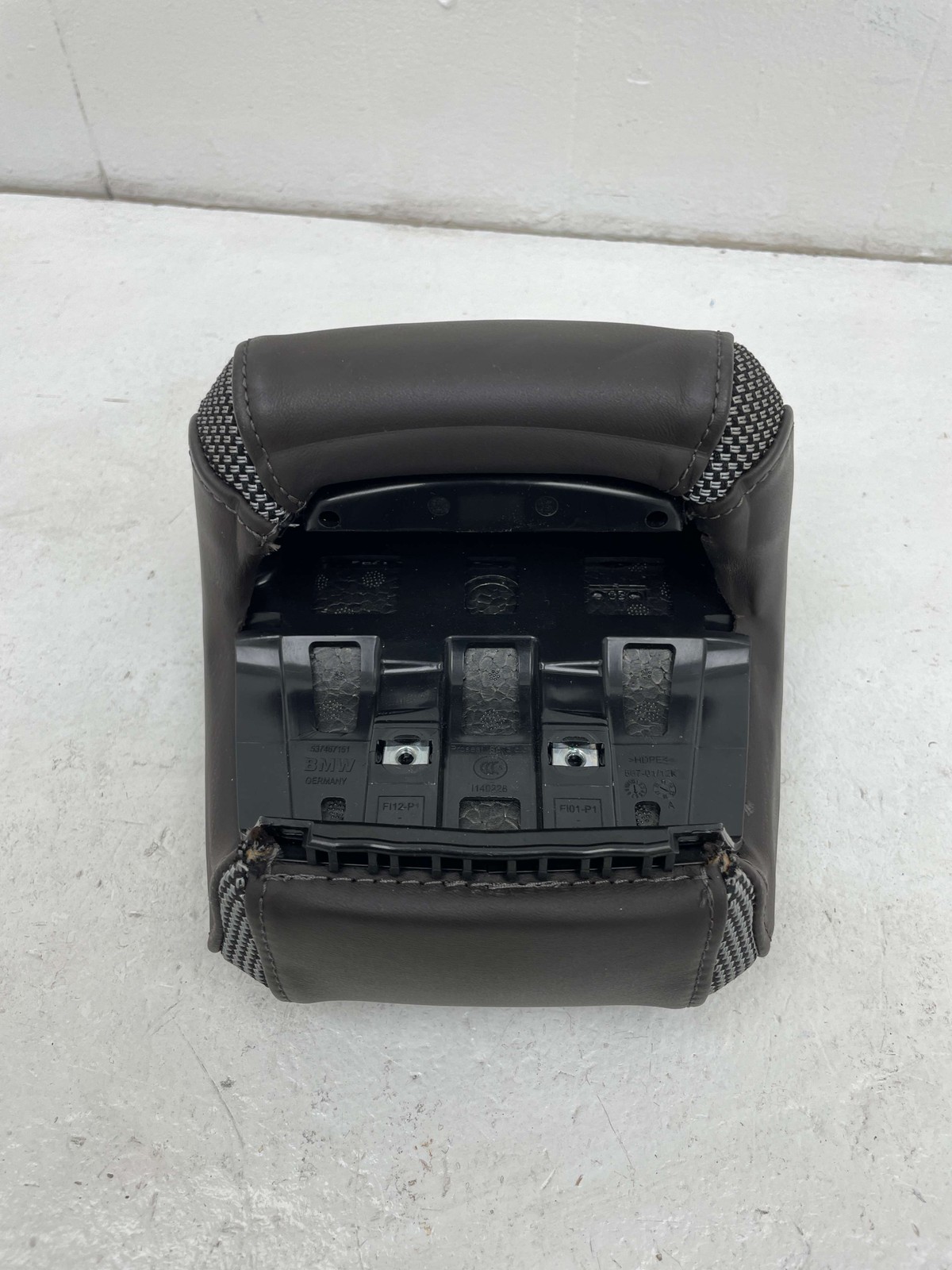2014 2015 2016 2017 BMW I8 OEM FRONT PASSENGER RIGHT SIDE HEADREST 736508602