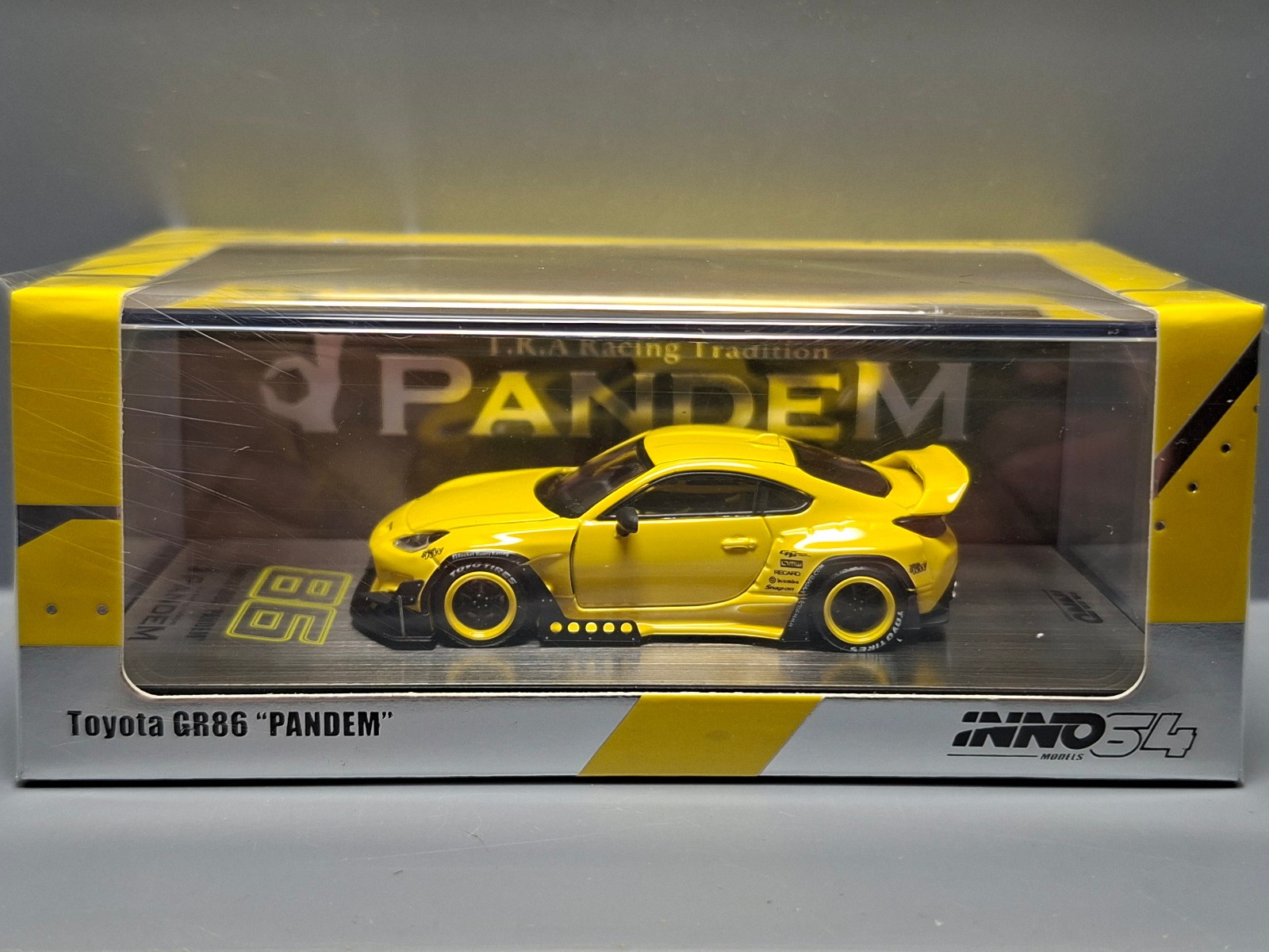 INNO64 Toyota GT86 Pandem Yellow Voiture Miniature 1/64 Collection JDM