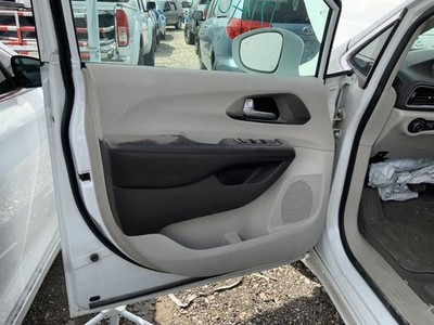PACIFICA  2017 Front Door Trim Panel 1389574