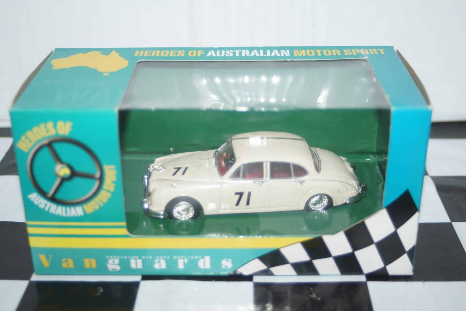 Vanguards Jaguar MK 2 ATCC 1963 Bob Jane  1/43 Diecast VA08401