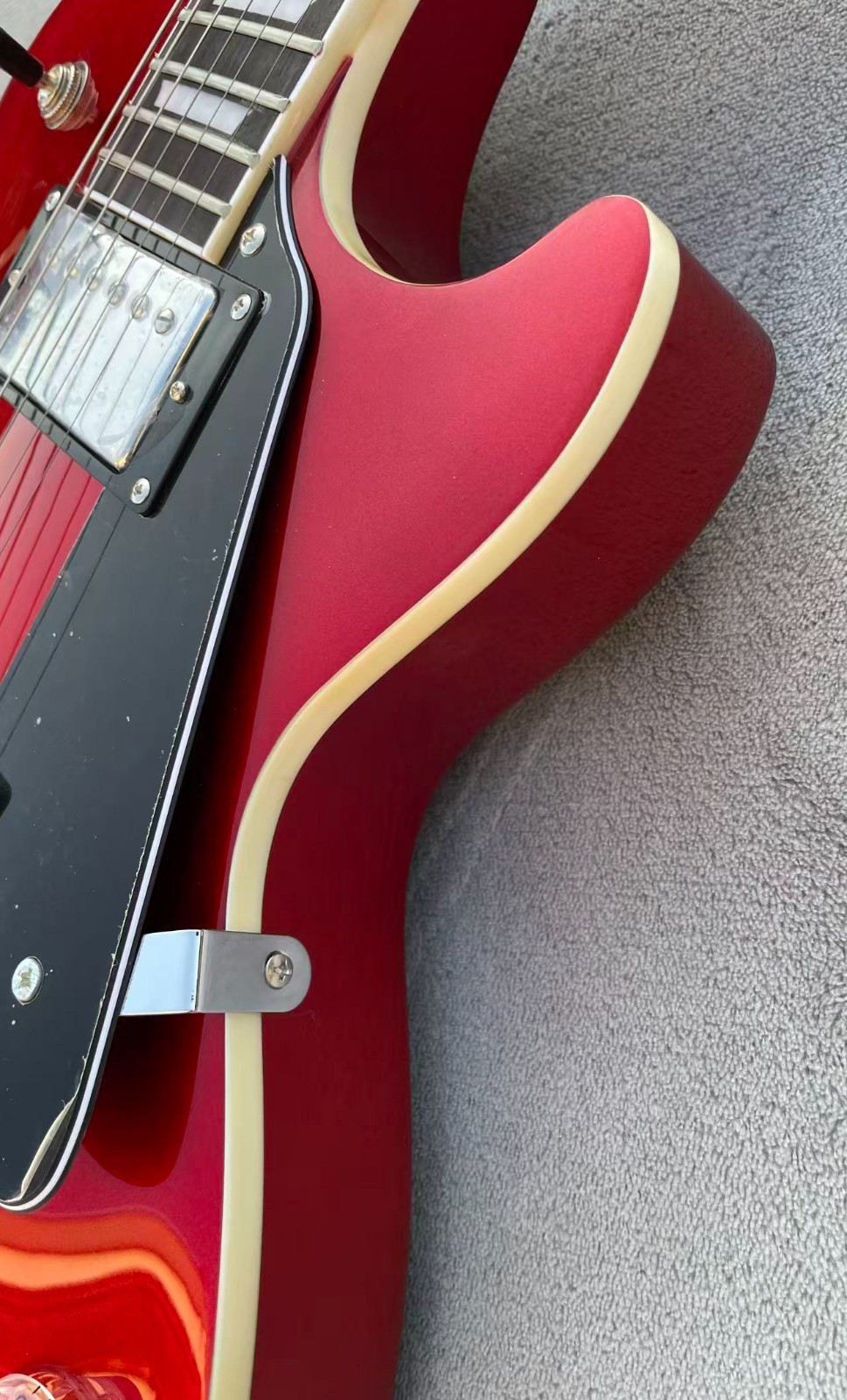 Modern 6 Strings Electric Guitar Bone Nut Glossy Metal Red Finished Solid Body