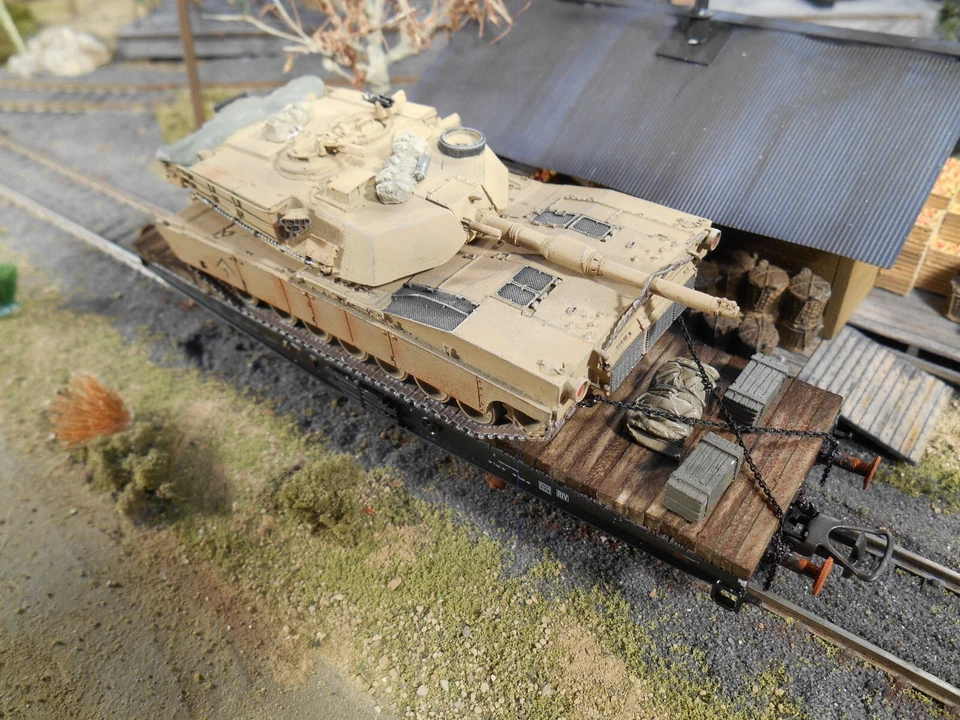 HO Artitec Minitank US Army M2 M1A1 Abrams #A2082 Train Load Railway Car - Image 2 of 3