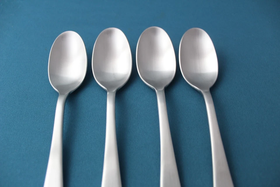 4 cucharaditas Robert Welch AMONITA SATINADO Inoxidable Vietnam NUEVO 6 5/8" Foto 3 de 4