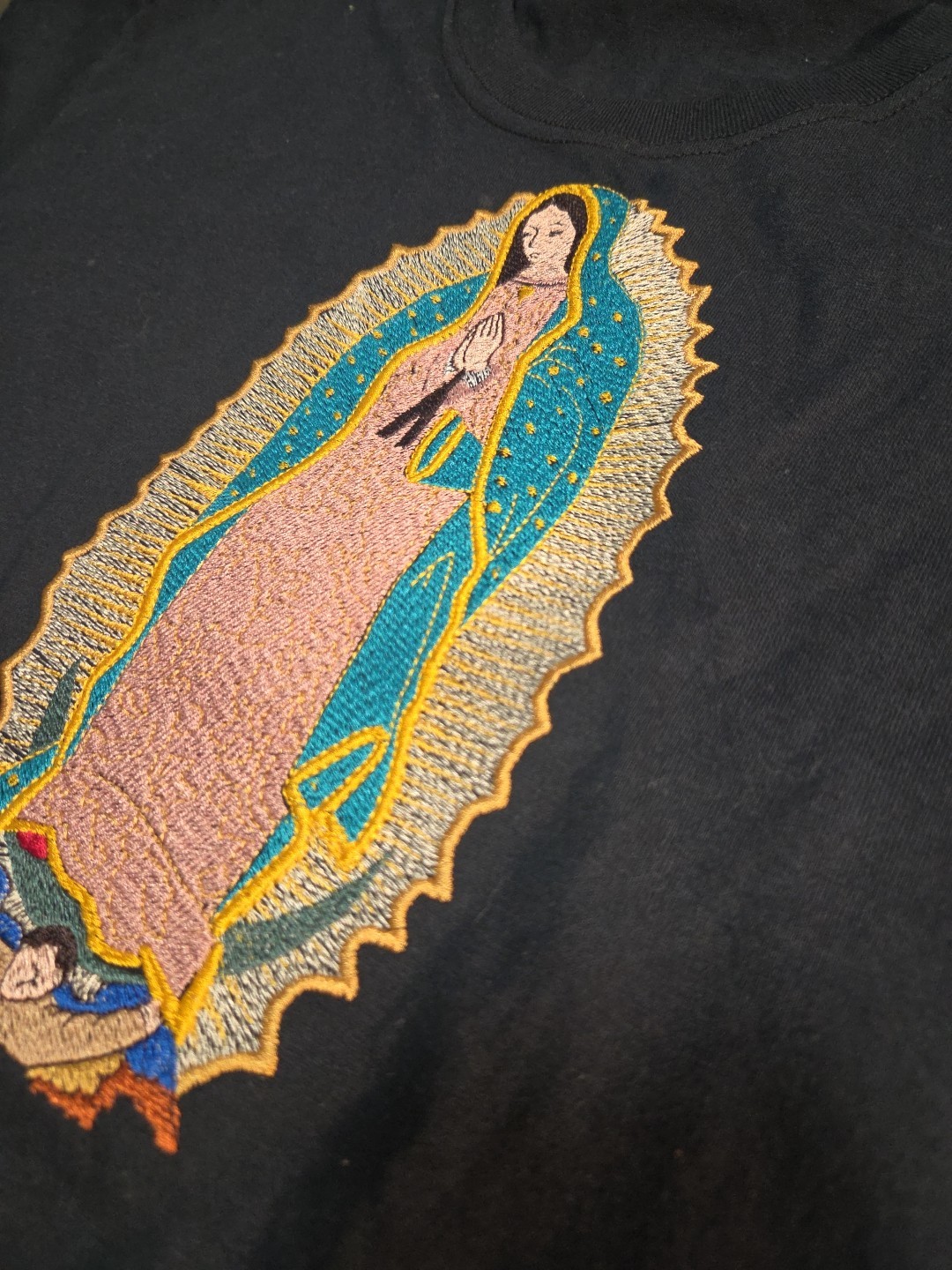 Vintage 90s Fruit of the Loom BEST Virgin of Guadalupe Embroidered Tee Shirt L image 4