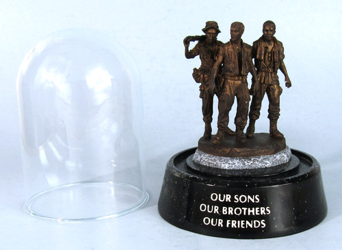FRANKLIN MINT VIETNAM VETERANS MEMORIAL STATUE Three Soldiers Sculpture w/ Dome