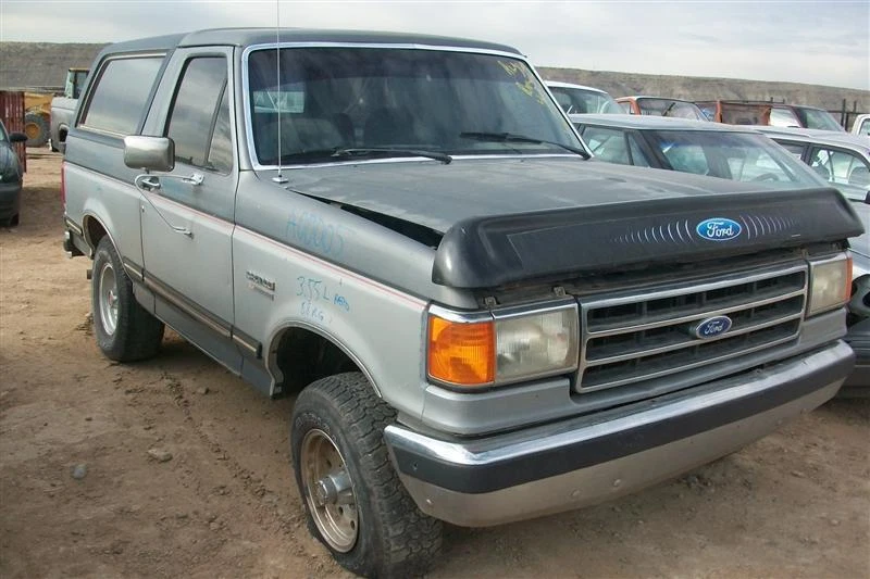 Conjunto de filtro de aire usado se adapta a: Ford Bronco 1991 grado A Foto 2 de 4