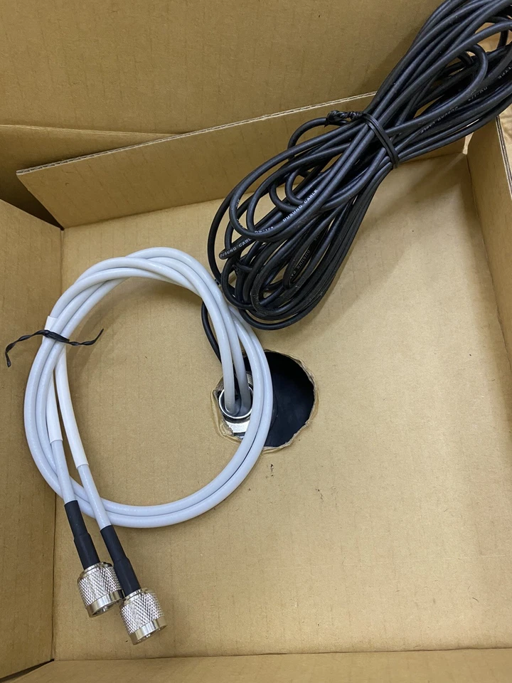 *NEW in Box* Cisco ANT-3-4G2G1-O Cellular & GPS 3 in 1 Antenna - Image 4 of 4